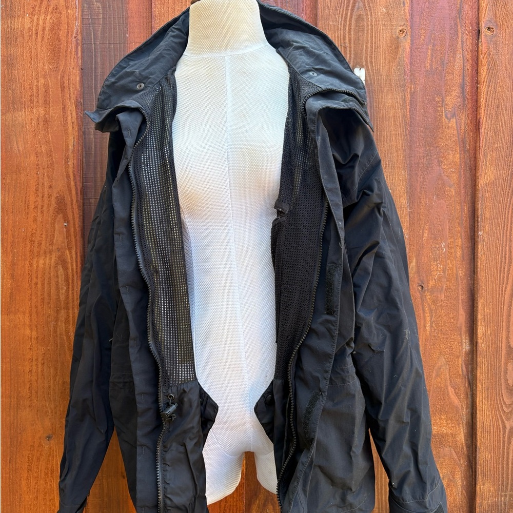 [SOLD] Vintage GORE-TEX Outdoor Technology Black Raincoat